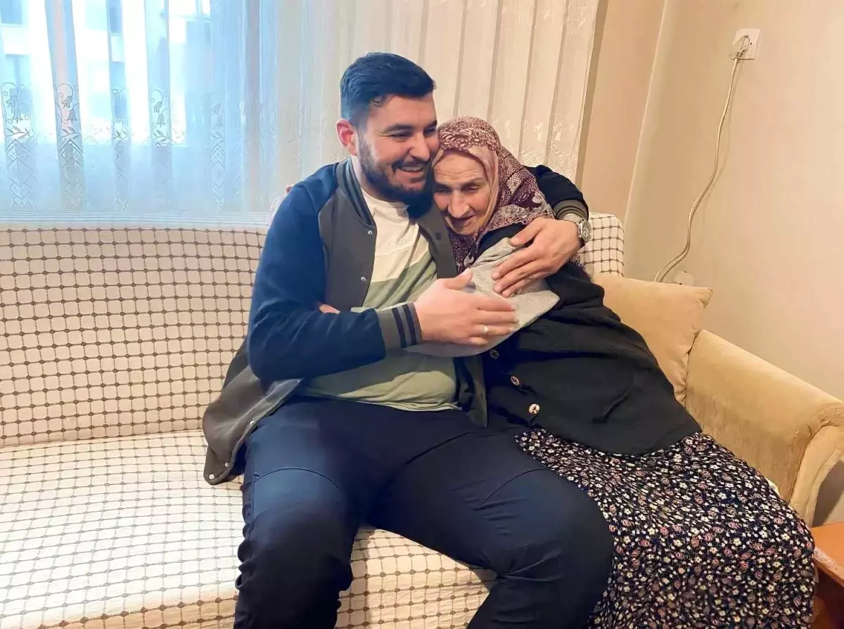 Kartepe'de 85 yaşındaki Maksude Kızılkaya, Alo Evlat Sağlık Kulübü ekiplerinin ziyaretiyle büyük mutluluk yaşadı