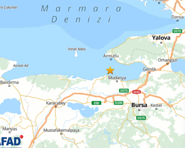 Marmara Denizi'nde 3,7 büyüklüğünde deprem meydana geldi! Sarsıntı İstanbul'da da hissedildi