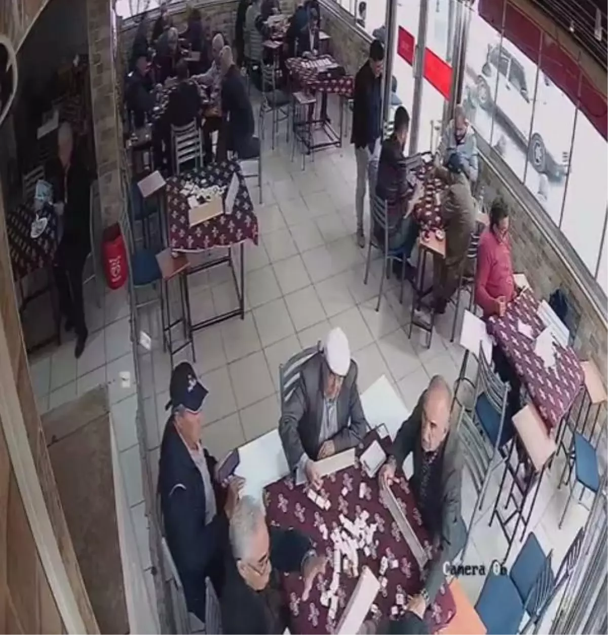 Kahvehanede Okey Oynayan İki Kişi Arasında Kavga Çıktı