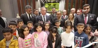 İstanbul Valisi Davut Gül, depremzede çocukların resim sergisine katıldı