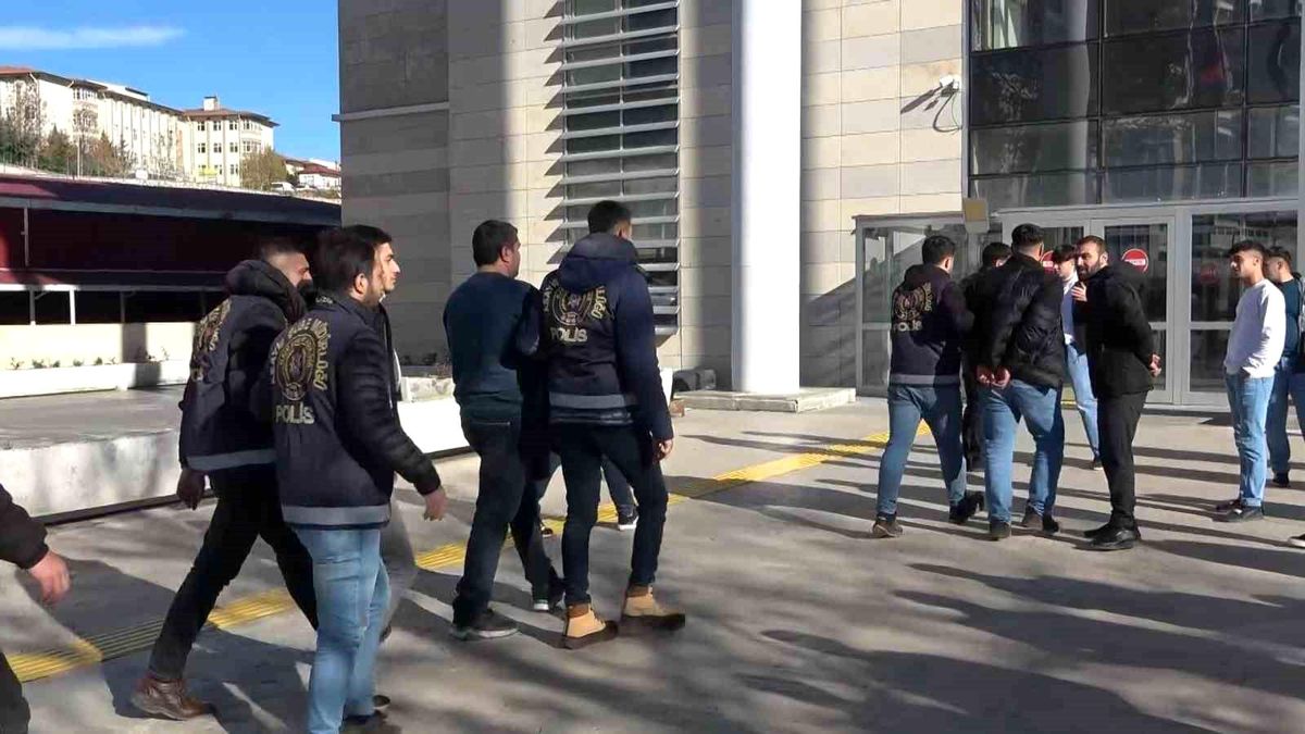 Elazığ'da Şehirlerarası Otobüs Terminali'nde Silahlı Kavga: 3 Şüpheli Gözaltına Alındı