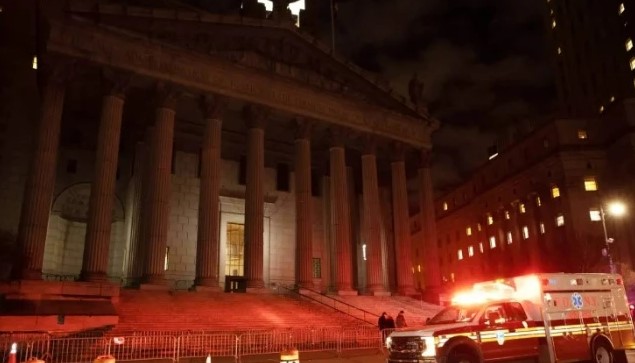 Manhattan Yüksek Mahkemesi'nde Trump ayrıldıktan 4 saat sonra yangın çıktı.
