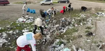 Abana'da doğaseverler çevre temizliği yaptı