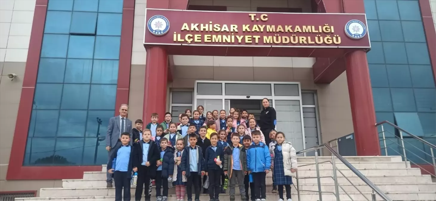 Akhisar'da öğrencilere polislik mesleği tanıtıldı