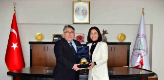 Aşık Veysel Şatıroğlu'nun torunu ve Alevi Kültür Derneği Zonguldak Şube Başkanı ZBEÜ Rektörü'nü ziyaret etti