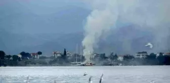 Fethiye'de Gulet Teknede Çıkan Yangın Denizden Söndürüldü