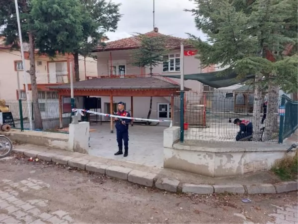 Kahvehanede Husumetli İki Kişi Arasında Silahlı Saldırı: Bir Kişi Hayatını Kaybetti