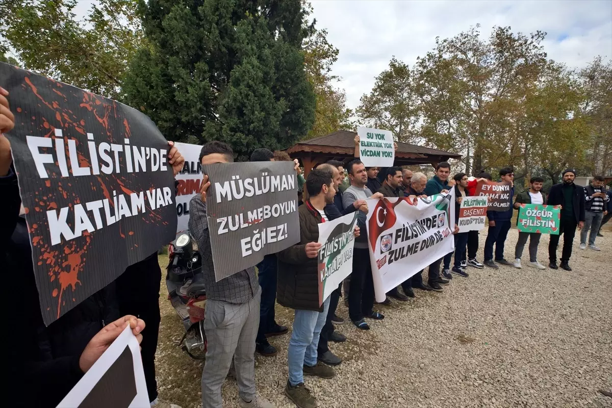 Osmaniye Korkut Ata Üniversitesi Öğrencileri İsrail'in Gazze'ye Saldırısını Protesto Etti