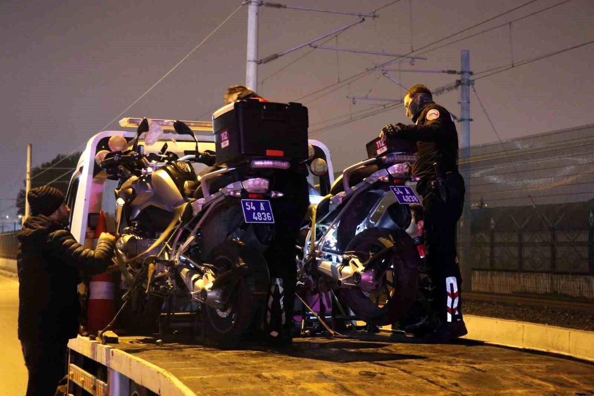Sakarya'da yunus polisleri kaza yaptı: 4 yaralı