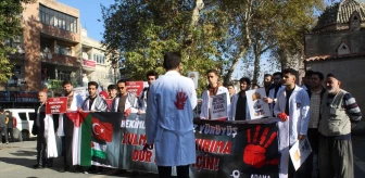 Adana ve Mersin'de sağlık çalışanları İsrail'in Gazze'deki saldırılarına tepki için sessiz yürüyüş düzenledi