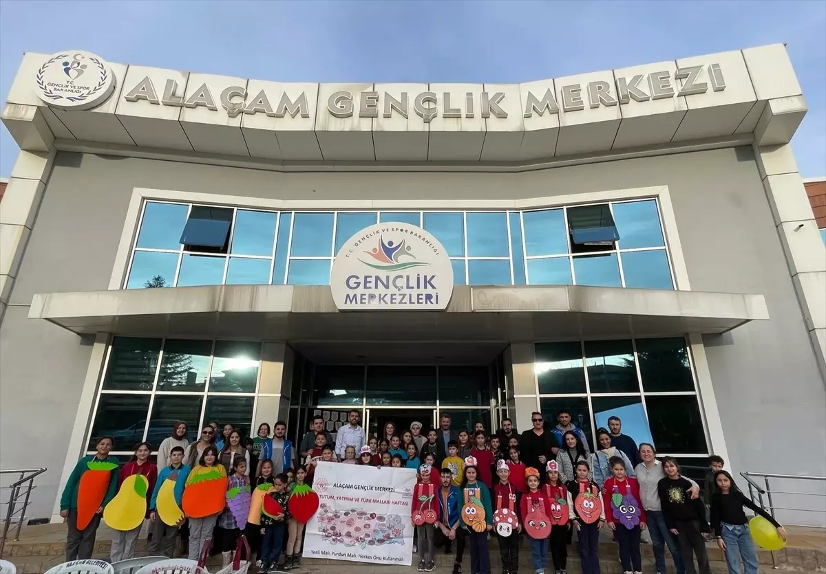 Samsun'da öğrenciler Tutum Yatırım ve Türk Malları Haftası'nı kutladı