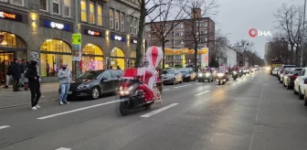 Berlin'de Motosikletli Noel Babalar Sosyal Sorumluluk Turu Düzenledi