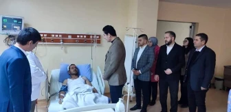Ak Parti Denizli İl Başkanı Yücel Güngör, maden göçüğünde yaralı kurtarılan Rıfat Salman'ı ziyaret etti