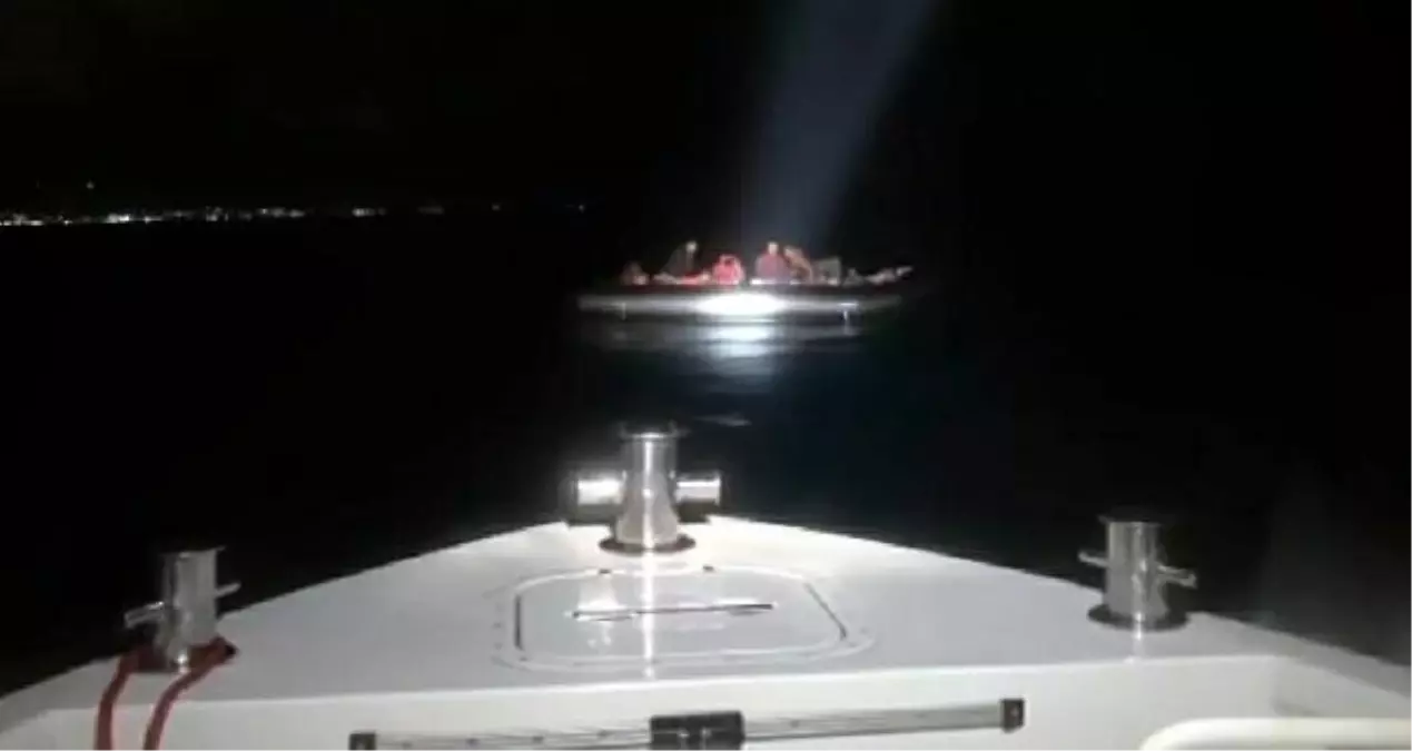 Bodrum'da Motor Arızalı Lastik Botla Kaçak Göçmen Kurtarıldı