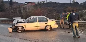 Burdur'da bariyere çarpan otomobildeki 3 kişi yaralandı