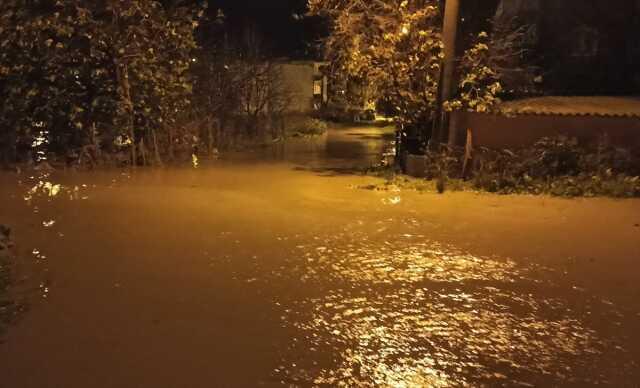Çanakkale'de Sağanak Yağış Sonucu Sokaklar Sular Altında