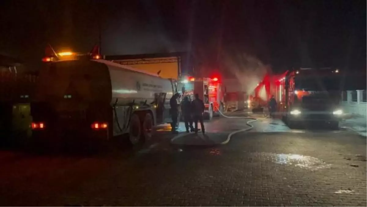 Eskişehir'de Geri Dönüşüm Tesisi Yangını Kontrol Altına Alındı