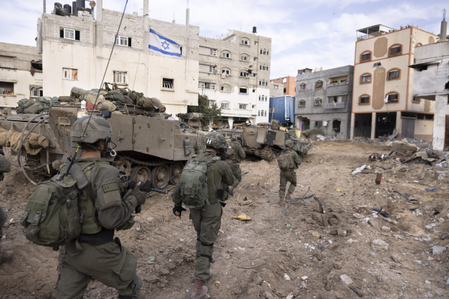 İsrail askerlerinin 3 rehineyi beyaz bayrak taşıdıkları halde öldürdükleri ortaya çıktı