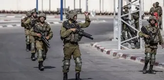 İsrail askerlerinin 3 rehineyi beyaz bayrak taşıdıkları halde öldürdükleri ortaya çıktı