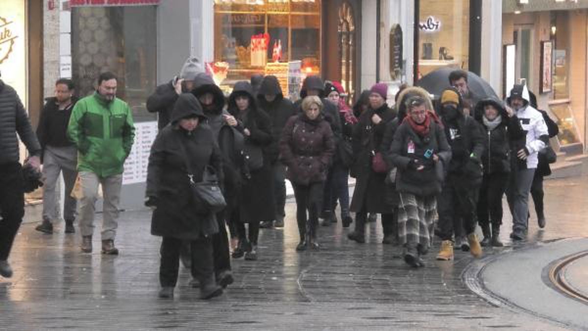 İstanbul'da Rüzgarlı ve Yağmurlu Hava Etkili Oluyor