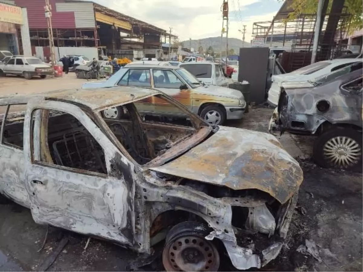 Kozan'da Otomobil Kundaklandı: 3 Yaralı, 7 Araç Zarar Gördü