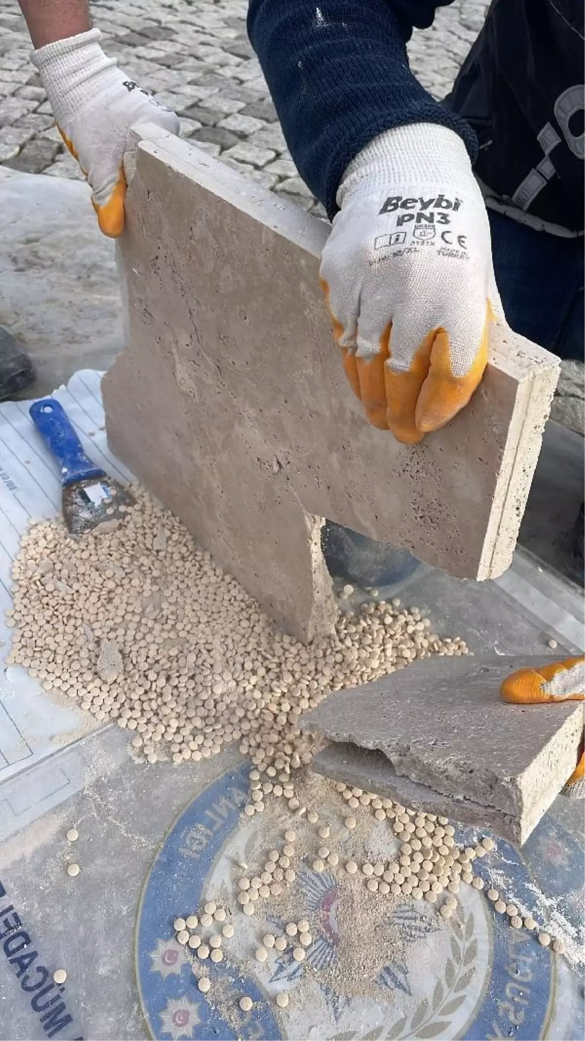 Afyonkarahisar'da 1 Milyon Captagon Hap ve 37 Kilogram Toz Captagon Ele Geçirildi