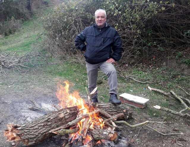 Babasını defalarca bıçaklayarak öldürüp intihara kalkıştı Babasını defalarca bıçaklayarak öldürüp intihara kalkıştı