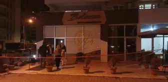 Bursa'da doğum günü partisi verilen kafenin asma tavanı çöktü