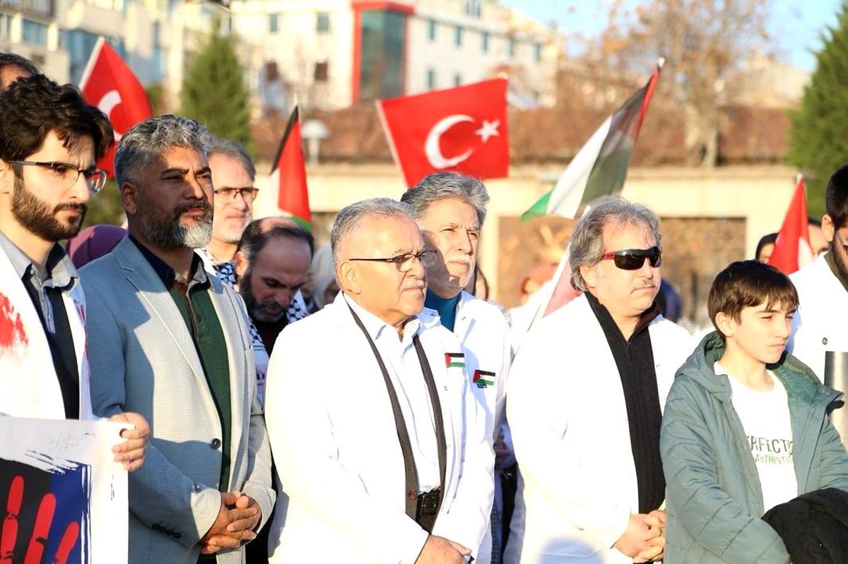 Kayseri Büyükşehir Belediye Başkanı İsrail'in Gazze'ye yönelik saldırılarını protesto etti