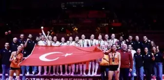 Eczacıbaşı Dynavit, VakıfBank'ı 3-2 yenerek şampiyon oldu