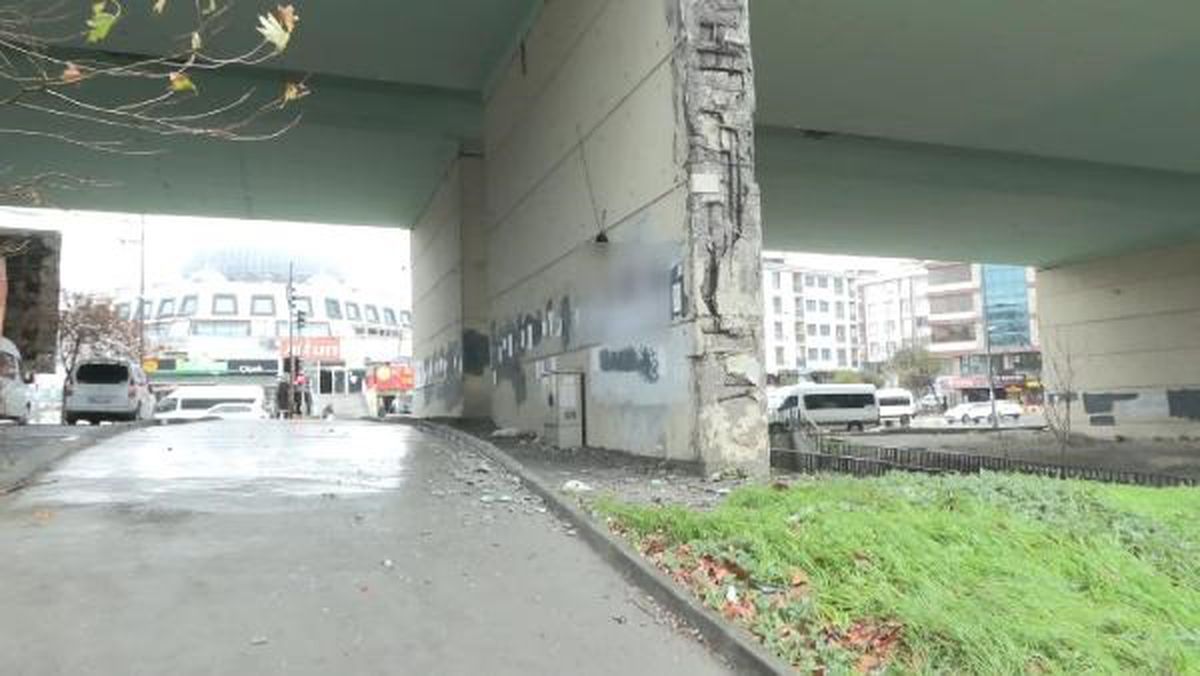 Esenyurt Balıkyolu Köprüsü'nde Beton Parçaları Dökülüyor