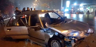 Kırıkkale'de kafa kafaya çarpışan otomobillerde 2'si çocuk 9 kişi yaralandı