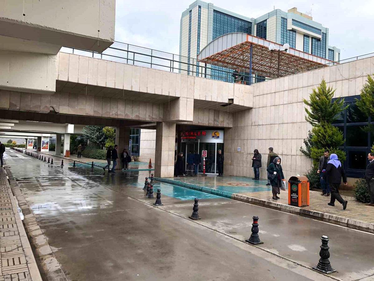 Malatya'da araç devrildi, 2 kişi yaralandı