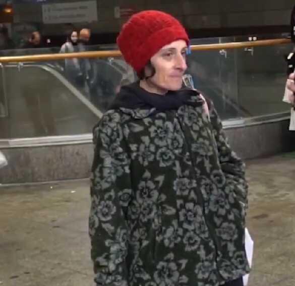 Sokak röportajına damga vuran kadın: Türkiye'nin asıl problemi iktisadi değil sosyal çürüme Sokak röportajına damga vuran kadın: Türkiye'nin asıl problemi iktisadi değil sosyal çürüme