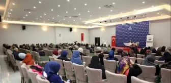 Derince'de Aileler Buluşuyor, Huzuru Konuşuyor Konferansı Düzenlendi