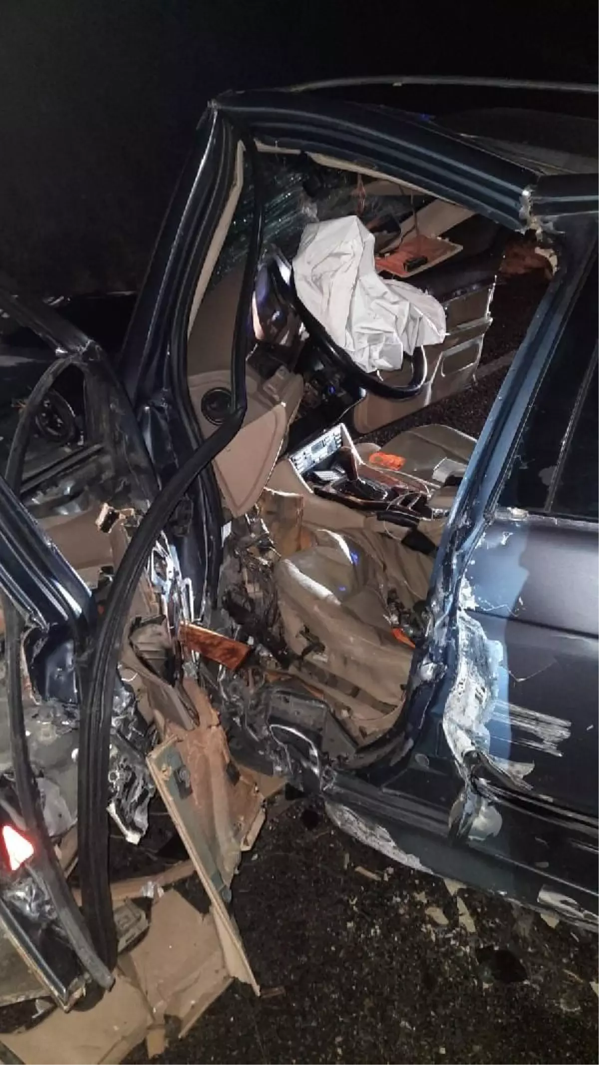 Nevşehir'de Kafa Kafaya Çarpışan Otomobillerde 8 Kişi Yaralandı
