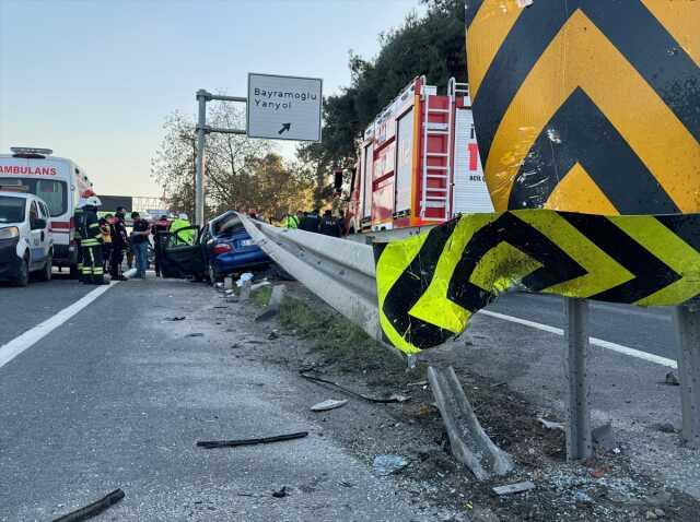 Otomobil bariyerlere ok gibi saplandı: Anne ile oğlu hayatını kaybetti Otomobil bariyerlere ok gibi saplandı: Anne ile oğlu hayatını kaybetti