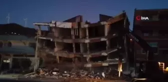 Korna sesiyle yıkılan 4 katlı bina