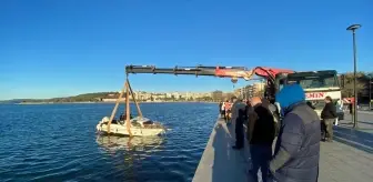 Çanakkale'de yat limanında batan tekne denizden çıkarıldı