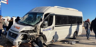 Eskişehir'de Servis Minibüsleri Çarpıştı: 10 Yaralı