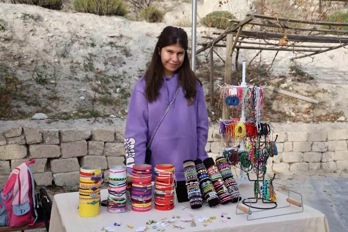 Otizmli Ülkü Ela Güven, Makrome İpleriyle Hayata Tutundu