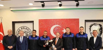 Talas Belediye Başkanı Mustafa Yalçın, Zabıta Personellerine Rozet Taktı