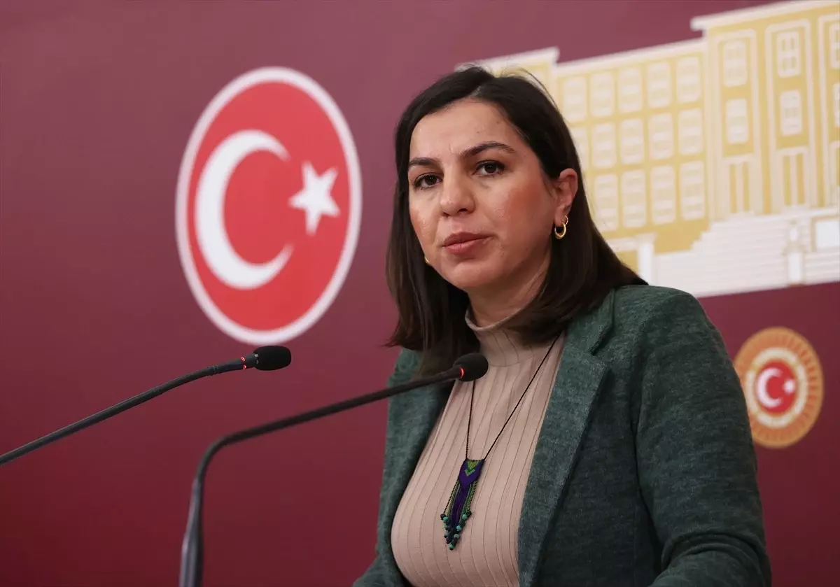 Bitlis'te politik tercihlerden dolayı hizmet verilmediği iddia edildi