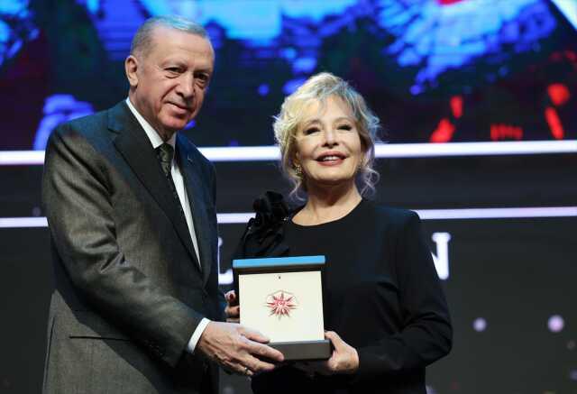 Cumhurbaşkanı Erdoğan: Kültür sanat üretiminde arzu edilen seviyede değilsek bunu tartışmak zorundayız