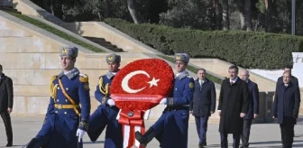 Cumhurbaşkanı Yardımcısı Yılmaz, Bakü'de Türk Şehitliği'ni ziyaret etti (2)