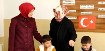 Erzurum Valisi Mustafa Çiftçi'nin eşi ve AK Parti Erzurum Milletvekili Selami Altınok'un eşi çocuklarla ilgilendi