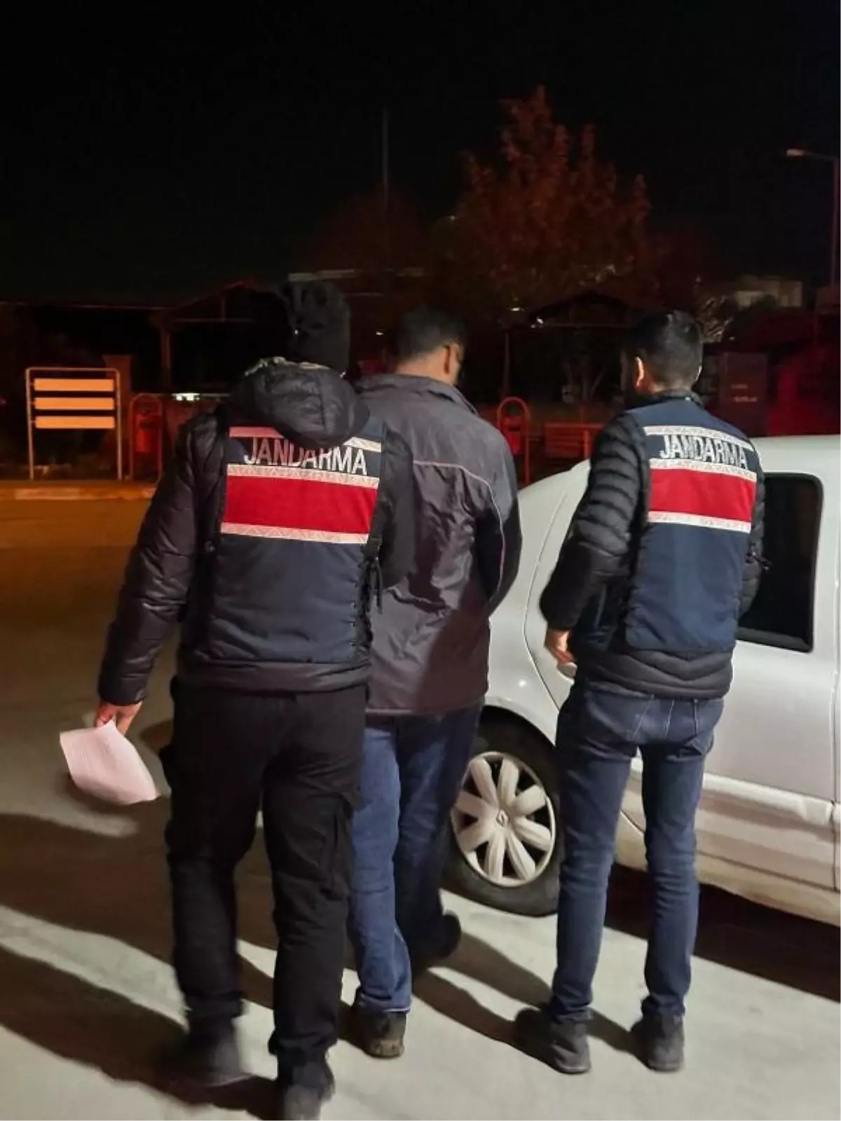 İzmir'de FETÖ/PDY Operasyonu: 5 Tutuklama