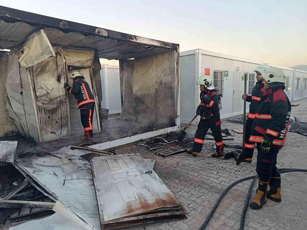 Malatya'da konteynerde çıkan yangın söndürüldü