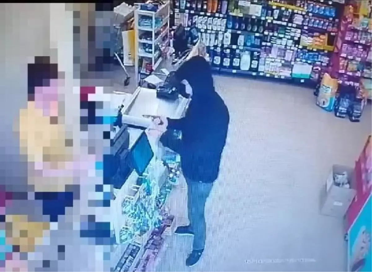Pendik'te Market Soygunu: Şüpheli Silahla Para Aldı
