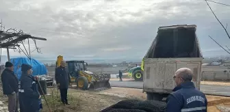 Amasya'da Bedensel Engelli Öğrencinin Talebi Üzerine Evinin Önü Asfaltlandı